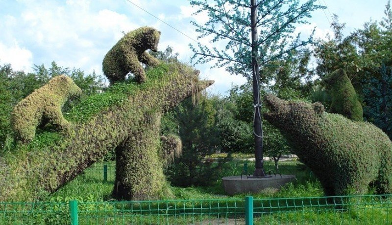 Скульптура три медведя в красноярске