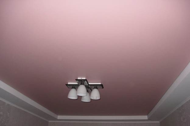 Натяжные потолки матовые розовые