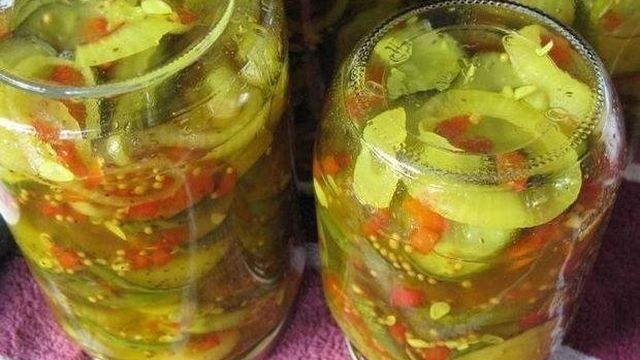 Простой рецепт салата из зеленых помидоров на зиму