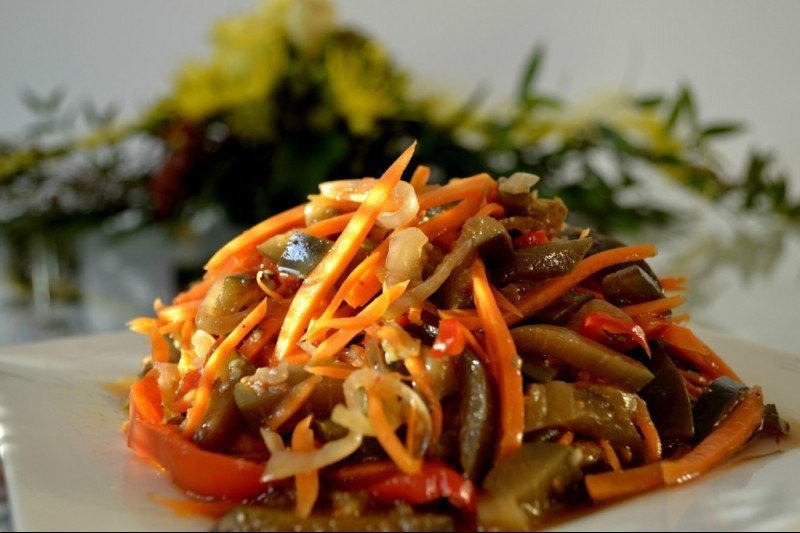 Салат с спаржей и корейской морковью